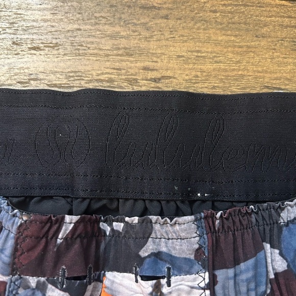 Lululemon Go The Distance Shorts Reversible Butterfly Pizzaz Multi / Black - Picture 12 of 13